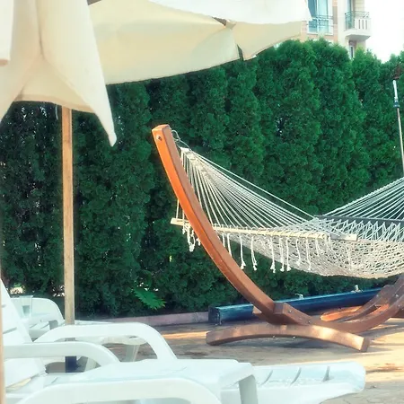 Holiday In Afrodita Апартамент *