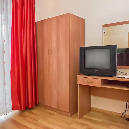 Holiday In Afrodita Апартамент *